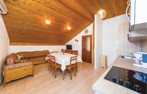 Kuchyňa alebo kuchynka v ubytovaní Holiday Home Sabunike