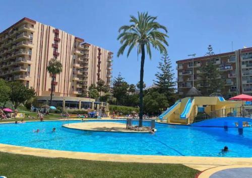 Estudio con vistas al mar, piscinas, recepción 24 hs