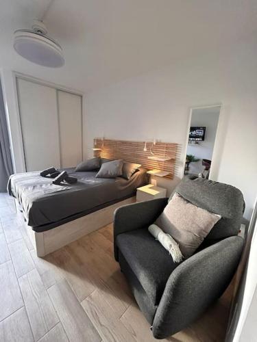 Estudio con vistas al mar, piscinas, recepción 24 hs