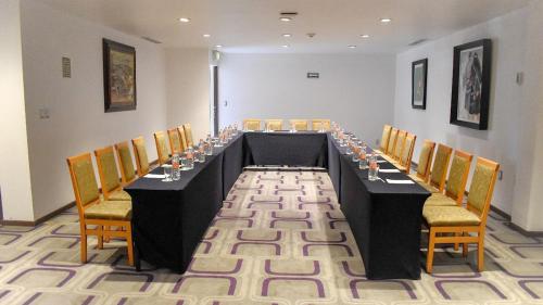 a long table in a room with chairs and a long table at Holiday Inn Cuernavaca by IHG in Cuernavaca