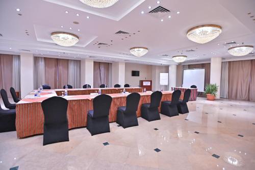 a large meeting room with a long table and chairs at Swiss Inn Nile Hotel in Cairo