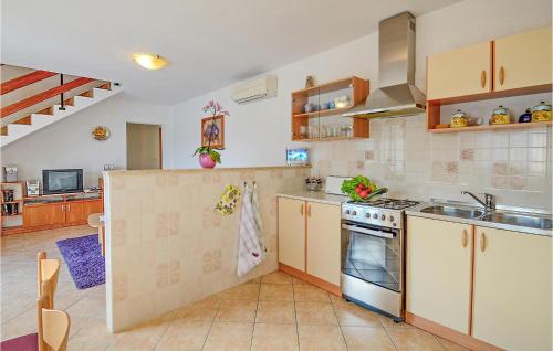 4 Bedroom Beautiful Home In Rabac