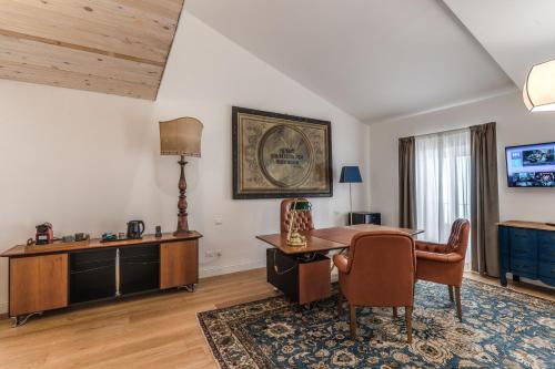 a living room with a desk and a table at Suite della Pigna in Rome