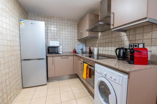 Apartaments Ashomeにあるキッチンまたは簡易キッチン