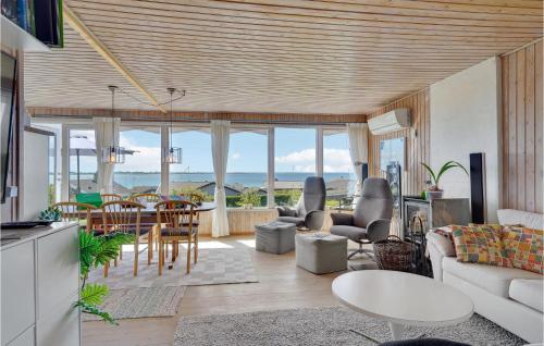 Χώρος καθιστικού στο Awesome Home In Faaborg
