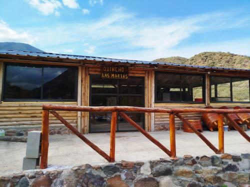Pemandangan gunung umum atau pemandangan gunung yang diambil dari chalet