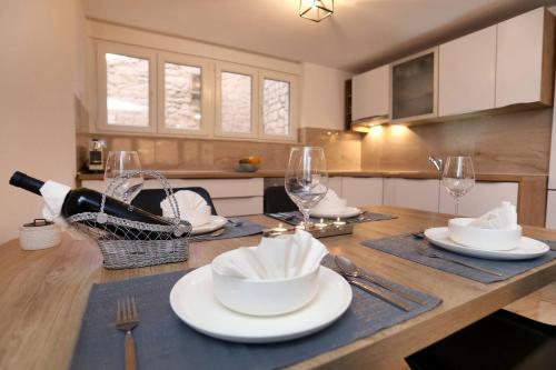 MY DALMATIA - M Apartment Trogir with free parking and roof terrace