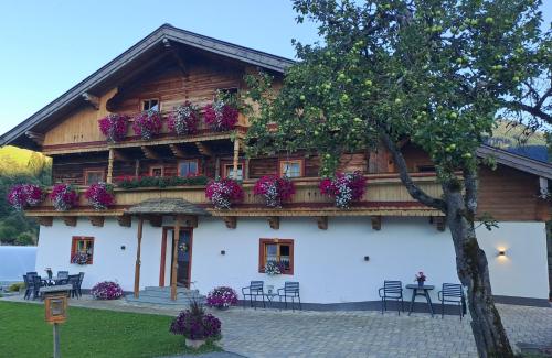 a building with flower boxes on the side of it at Ferienwohnung Steinernes Meer in Maria Alm am Steinernen Meer