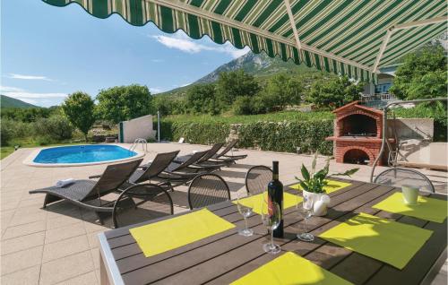 Bazén v ubytovaní Holiday Home Gata 15 alebo v jeho blízkosti