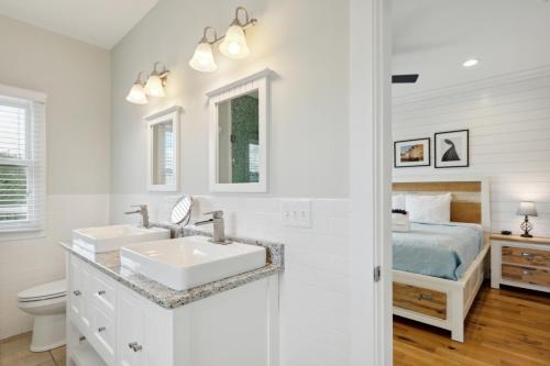 Koupelna v ubytování 121 E Ashley (A)