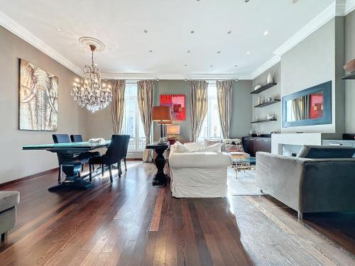 Beautiful 2 bedroom bourgeois style Antibes 333