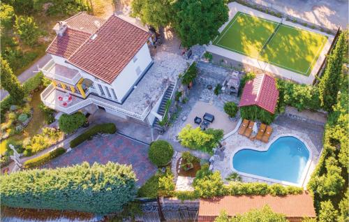 Three-Bedroom Holiday Home In Imotski