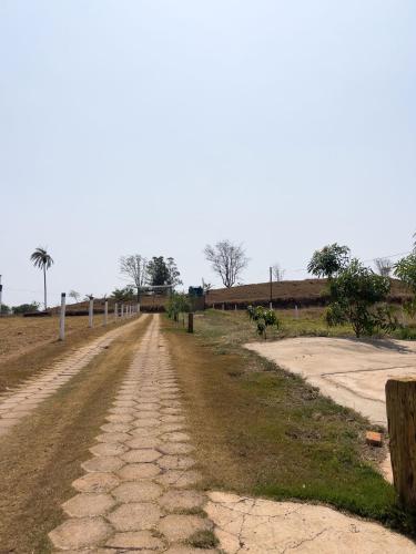 a dirt road in the middle of a field at Chale com vista e acesso ao Rio Grande - MG in Delfinópolis