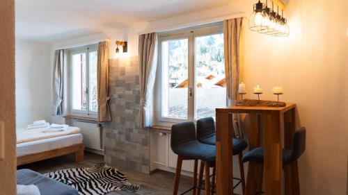 Postel nebo postele na pokoji v ubytování Apartment Olsa - Cozy Studio in Kandersteg