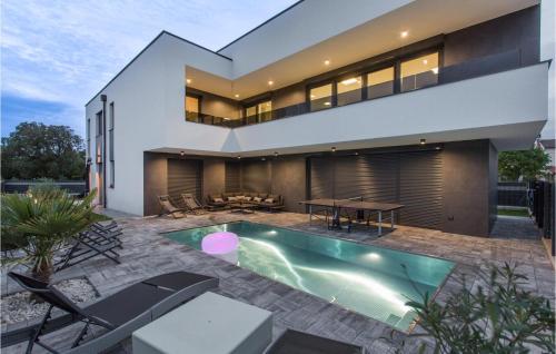 3 Bedroom Amazing Home In Valbandon