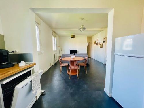 Zdjęcie z galerii obiektu Appart'Hôtel l'Express - 25min de Paris w mieście Romainville