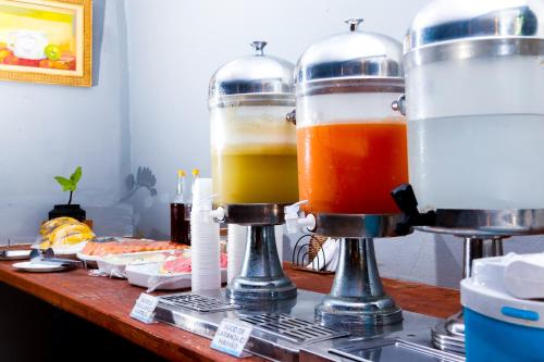 Makanan di atau berdekatan inn ini