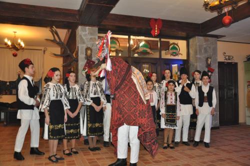 a man standing in front of a group of people at Casa Bradet in Întorsura Buzăului