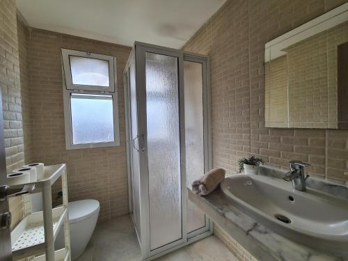 Koupelna v ubytování Charmant appartement en résidence piscine