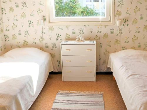 Katil atau katil-katil dalam bilik di 6 person holiday home in Skummeslövsstrand