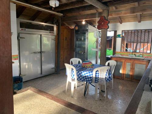 Kuchyň nebo kuchyňský kout v ubytování Cabaña Azores, Barú, Cartagena