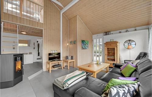 Η κουζίνα ή μικρή κουζίνα στο Beautiful Home In Aabenraa With Wifi
