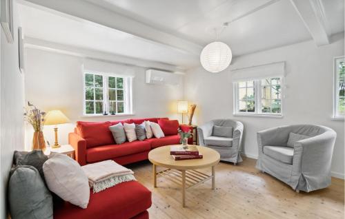 Χώρος καθιστικού στο Cozy Home In Næstved With Kitchen