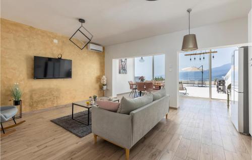 2 Bedroom Cozy Apartment In Rijeka