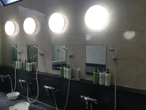 a bathroom with two sinks and two mirrors at Hotel Kunimi Gotenba in Gotemba