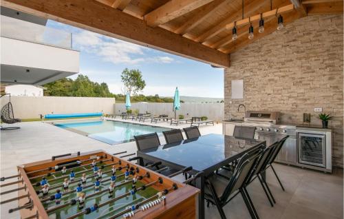 Bassein majutusasutuses 4 Bedroom Beautiful Home In Rebici või selle lähedal