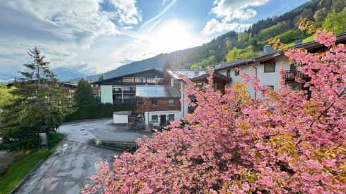 NĀVA PLACE Alpine Apartment in Kaprun - Peaceful Location, Near Glacier & WiFi