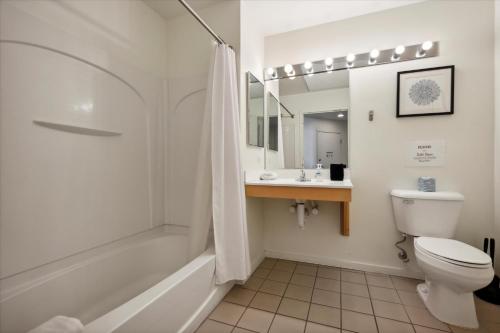 a bathroom with a toilet and a tub and a sink at Loft640 Studio, Free Parking, Kitchen, Workspace, Great Location in Philadelphia