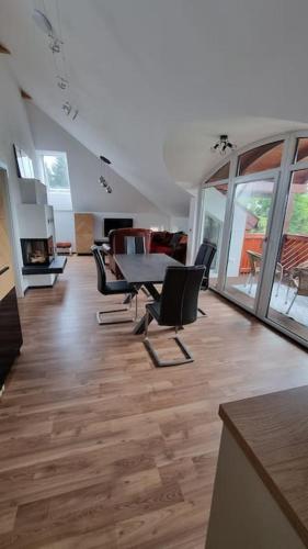 a living room with a table and chairs in a room at Designer Loft mit Kamin am Rande von Graz in Seiersberg