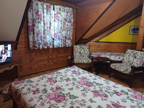 Rúm í herbergi á Guest House Alpska Vila