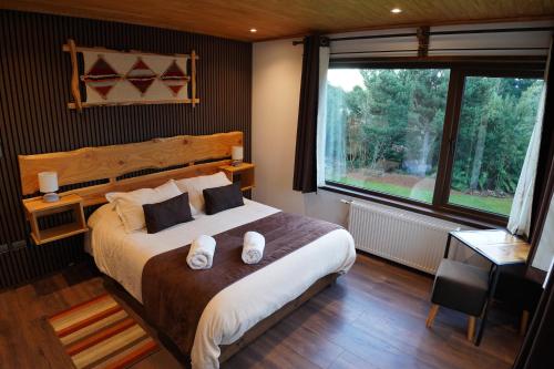 Postel nebo postele na pokoji v ubytování Entre Volcanes Lodge