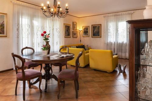 Khu vực ghế ngồi tại Villa Magnolia