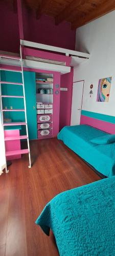 a bedroom with a bunk bed and a ladder at Alem Casa de Familia in Ushuaia