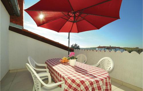3 Bedroom Nice Apartment In Porec