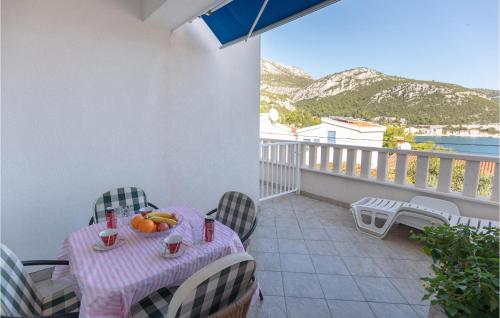 Two-Bedroom Apartment In Klek