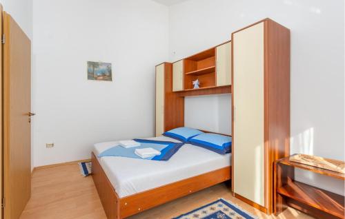 Beach Front Apartment In Krk With Wifi