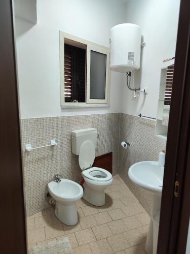 a bathroom with a toilet and a sink at Casa Felice in Misilmeri