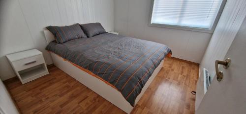 a small bed in a small room with a window at Central 2 bedroom apartment in Lillehammer