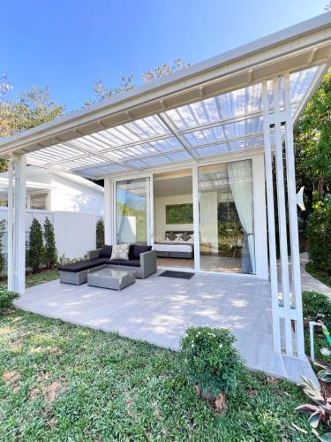 Κήπος έξω από το Pavilion Pha Leuang & Bungalows