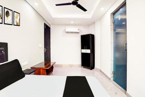 Μια τηλεόραση ή/και κέντρο ψυχαγωγίας στο Hotel O Varn Residency And Hotels