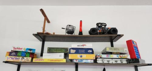 a shelf with a camera and books on a wall at Kali-Yaiti Casa Vacacional in Vega Baja