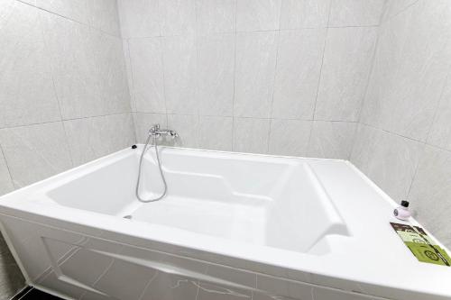 Hotel Lunaにあるバスルーム