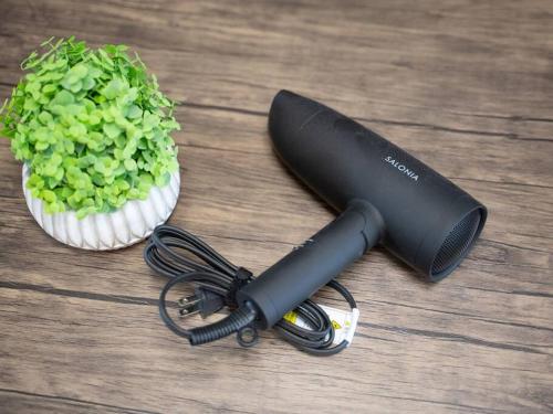 a black wii remote next to a green plant at 301 Grand Maison konohana 予約制駐車場,USJや海遊館に最適,駅から徒歩6分 in Osaka