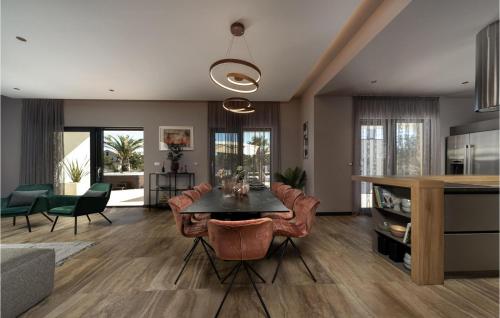 a dining room with a table and some chairs at Villa Quercus in Briševo
