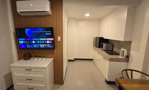 Televisor o centre d'entreteniment de Flat 35, Unit 1B