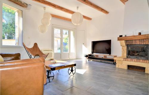 Χώρος καθιστικού στο Pet Friendly Home In Laudun-L'ardoise